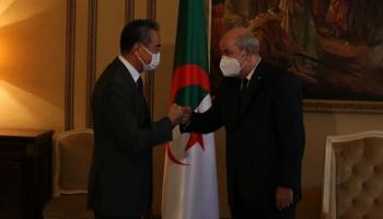 لقاء سابق بين الرئيس الجزائري ووزير الخارجية الصيني