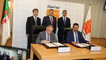 مراسم توقيع العقد بين شركتي سوناطراك الجزائرية وسينوباك الصينية
