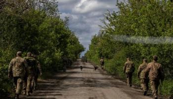جنود أوكرانيون خلال دورية - نيويورك تايمز