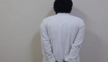 المعتدي بعد إيقافه