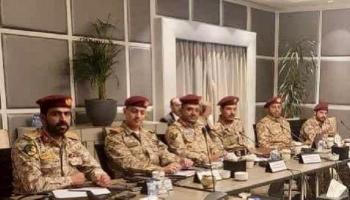 مليشيات الحوثي ترتدي اللباس العسكري خلال المفاوضات