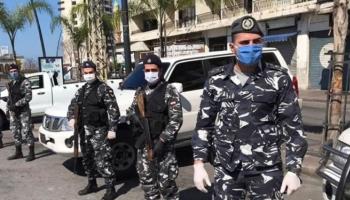 قوى الأمن الداخلي تدخل في أزمة خلع شابة لملابسها 