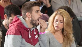 شاكيرا مع بيكيه خلال إحدى المباريات - أرشيفية