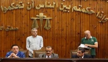 صورة لهيئة المحكمة أثناء النطق بالحكم