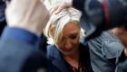 Fransa'da aşırı sağcı Le Pen'e yumurta fırlatıldı
