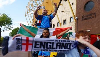 جماهير إنجلترا وإيطاليا 