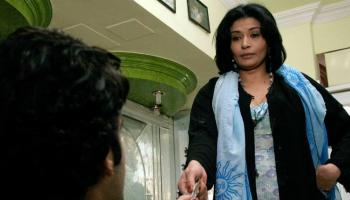 الفنانة صفوة في مشهد من فيلم 