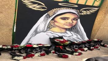 جدارية نيرة أشرف على سور جامعة المنصورة