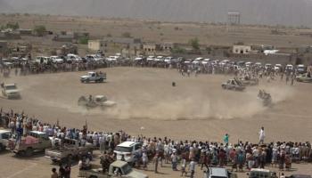 وقفة مسلحة لقبائل الساحل الغربي في حيس لفضح أكاذيب الحوثي بشأن النساء