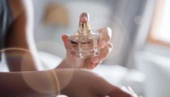 باتباع بعض النصائح المهمة يمكن للمرء اختيار العطر المناسب لشخصيته