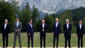 قادة مجموعة السبع بدون ربطات عنق في صورتهم الجماعية