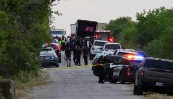 Texas'ta terk edilmiş bir tırda göçmen olduğu düşünülen en az 40 kişi ölü bulundu