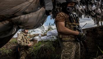 جنود أوكرانيون على الجبهة