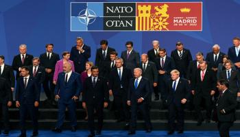 جانب من الصورة الرسمية للقادة المشاركين بقمة الناتو في مدريد (أ ف ب)