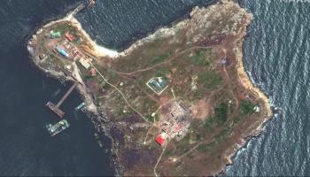 تتمتع جزيرة الأفعى بموقع استراتيجي مميز