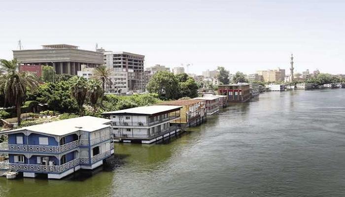إزالة عوامات النيل في مصر