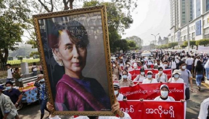 مظاهرات سابقة في بورما للمطالبة بالإفراج عن اونغ سان سوتشي