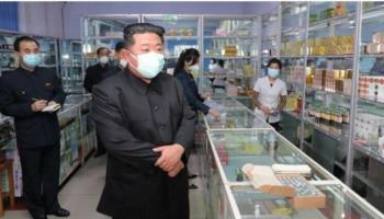 رئيس كوريا الشمالية خلال جولة لمعرفة أوضاع كوفيد