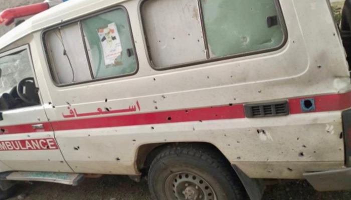 جانب من الهجوم الحوثي على سيارة الإسعاف 