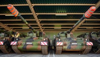 مدافع الهاوتزر ذاتية الدفع من طراز 2000