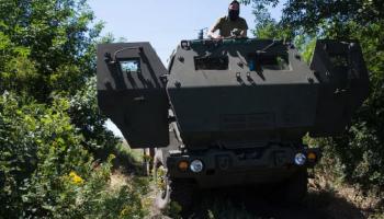 جندي أوكرانيا على متن 