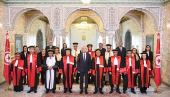 الرئيس قيس سعيد يتوسط عددا من القضاة - أرشيفية