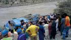 Pakistan'da yolcu otobüsü vadiye devrildi: 19 kişi öldü