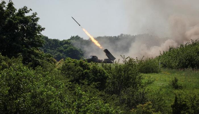 صواريخ أوكرانية تقاوم القوات الروسية في لوجانسك- رويترز
