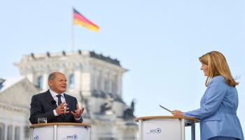  المستشار الألماني أولاف شولتس خلال المقابلة الصحفية