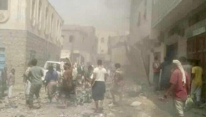 آثار انفجار مخزن الأسلحة في لوادر اليمنية