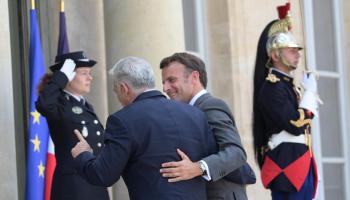 يائير لابيد وإيمانويل ماكرون في قصر الإليزيه