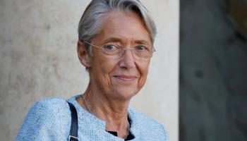 رئيسة وزراء فرنسا إليزابيث بورن (أ ف ب)