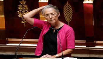 رئيسة وزراء فرنسا إليزابيت خلال خطاب تحديد السياسات أمام البرلمان