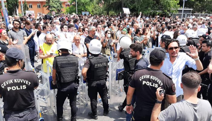 İstanbul'daki sağlık çalışanları eylemine polis müdahale etti