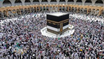 حجاج بيت الله الحرام أثناء طواف الوداع