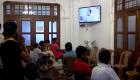 ویدئو | معترضان سریلانکایی در دفتر نخست‌وزیری به تماشای تلویزیون نشستند