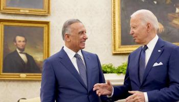 جو بايدن ومصطفى الكاظمي في لقاء سابق