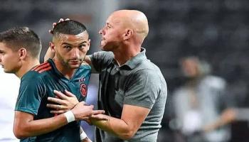 حكيم زياش وإيريك تين هاج مدرب مانشستر يونايتد 
