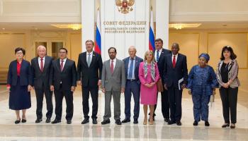 أعضاء لجنة العمل البرلماني الدولي المعني بحل الأزمة الأوكرانية