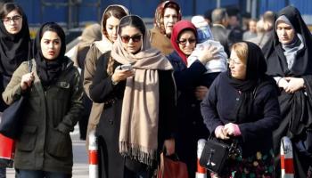 إيرانيات في أحد شوارع طهران