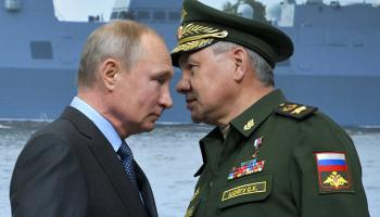 الرئيس الروسي فلاديمير بوتين ووزير دفاعه سيرجي شويجو