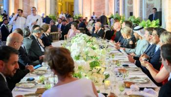 الشيخ محمد بن زايد آل نهيان وماكرون خلال مأدبة العشاء