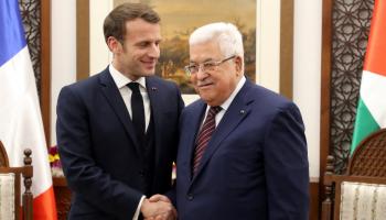محمود عباس وإيمانويل ماكرون