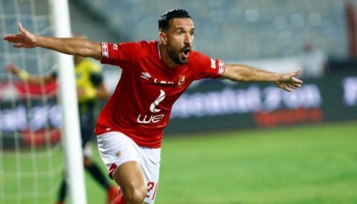 علي معلول لاعب الأهلي المصري