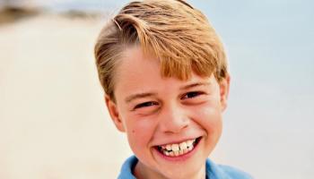 صورة الأمير جورج احتفالا بعيد مولده التاسع