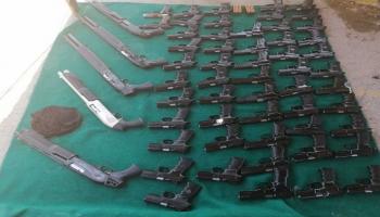 جانب من الأسلحة التي ضبطتها السلطات الأردنية