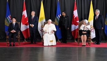 الرئيس الكندي خلال استقبال البابا فرنسيس