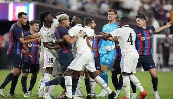 مشادة لاعبي برشلونة وريال مدريد