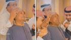 أسرة سعودية تودّع مقيماً مصرياً بالدموع وتقبيل اليد (فيديو)
