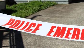 حاجز للشرطة أمام مدرسة في نيوزيلاندا